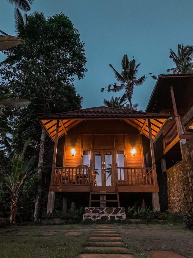 Uma D'Nyuh Homestay 新加拉惹 外观 照片