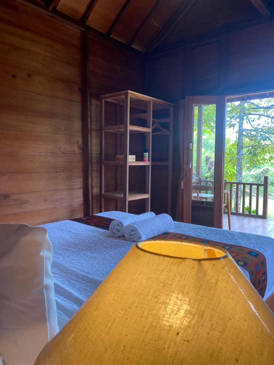 Uma D'Nyuh Homestay 新加拉惹 外观 照片