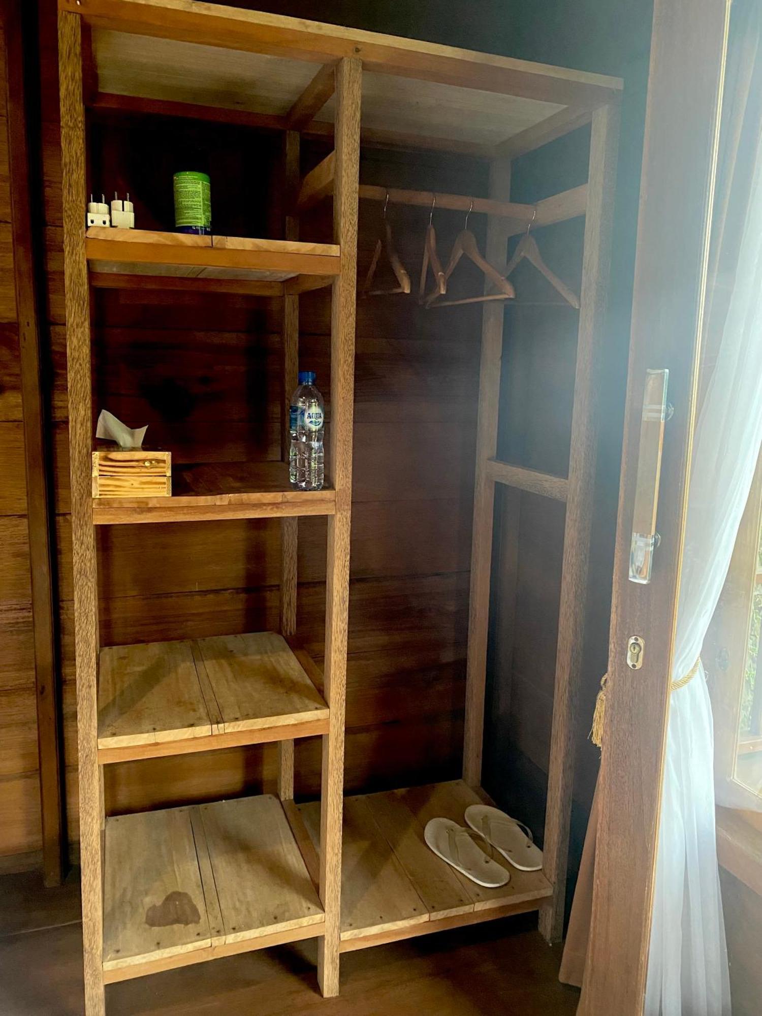 Uma D'Nyuh Homestay 新加拉惹 外观 照片