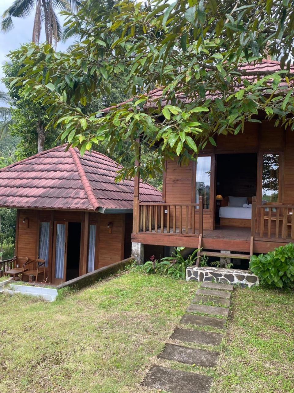 Uma D'Nyuh Homestay 新加拉惹 外观 照片