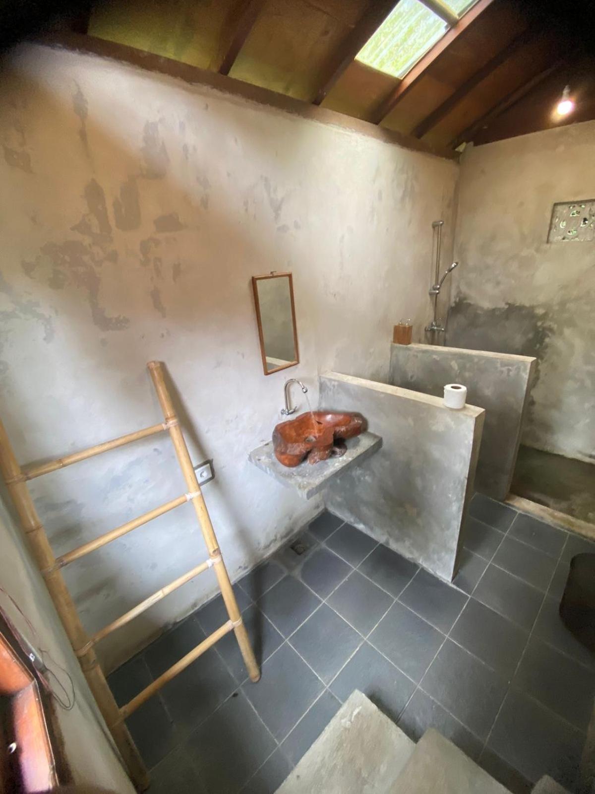 Uma D'Nyuh Homestay 新加拉惹 外观 照片