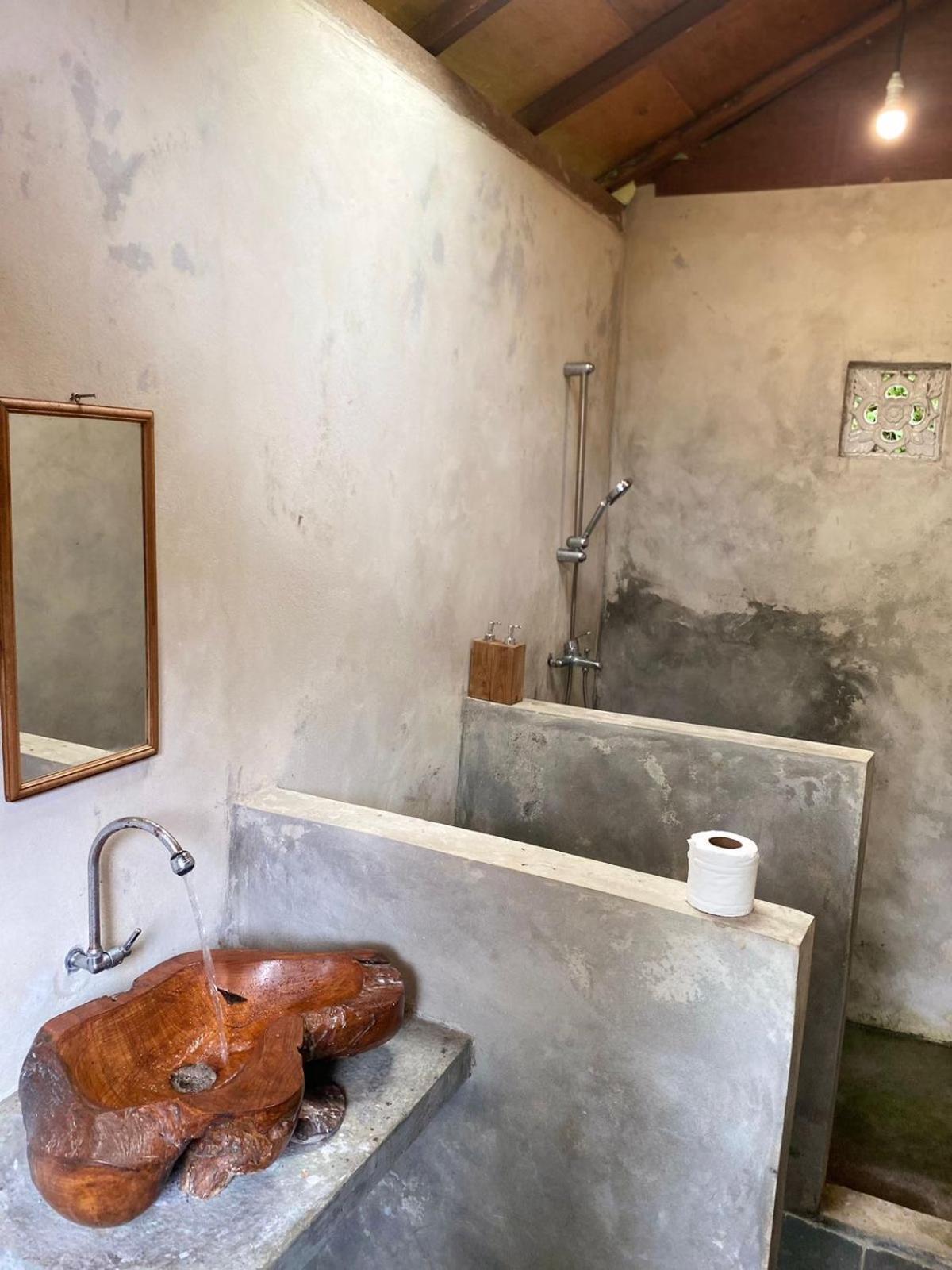 Uma D'Nyuh Homestay 新加拉惹 外观 照片