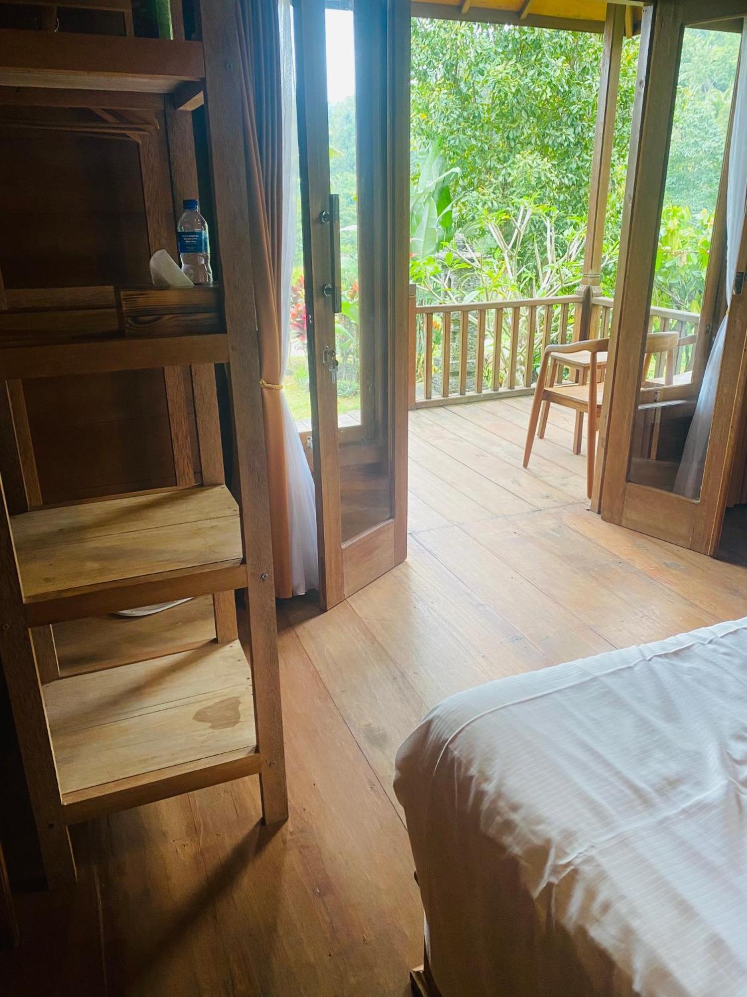 Uma D'Nyuh Homestay 新加拉惹 外观 照片